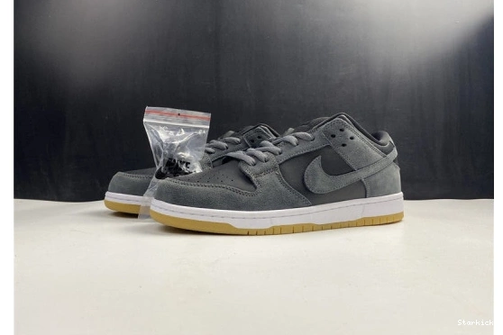 AR0778-001 Dark Black Grey Gum SB Dunk Nike Low 1121